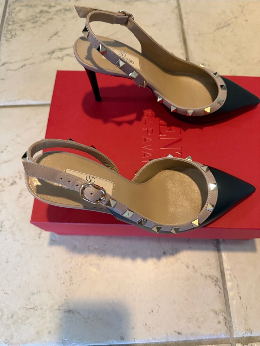 Valentino Black Pointed Rockstud Slingback Pumps with Nude Trim - Picture 3 of 14